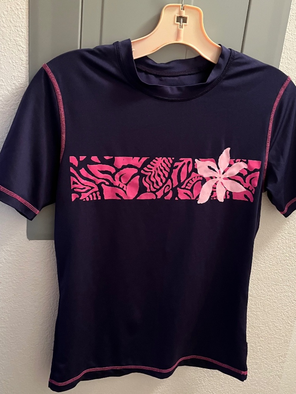 Crazy Shirts women top small